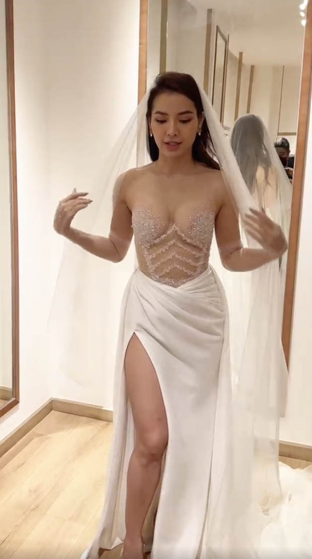 Váy cưới "siêu hở" của Phương Trinh Jolie chuẩn bị cho hôn lễ với Lý Bình