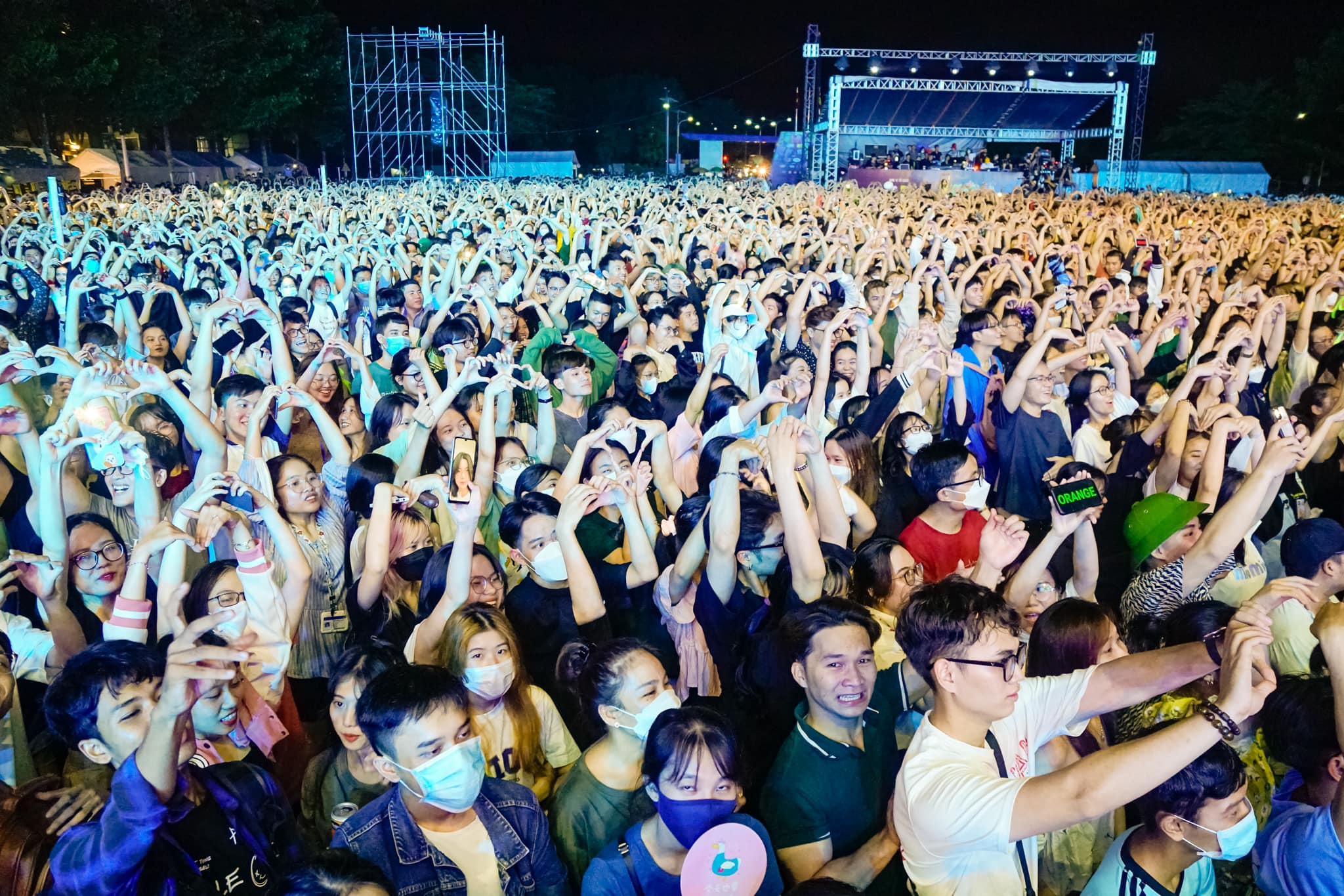 Bật mí ekip “đứng sau” đêm nhạc MTV School Fest bùng nổ cùng 40.000 sinh viên tại Ký túc xá Đại học Quốc gia TP. Hồ Chí Minh.