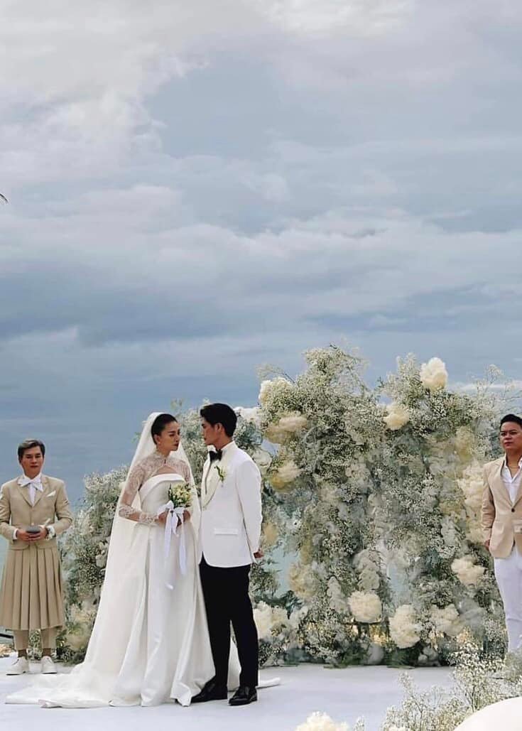 Đám cưới Ngô Thanh Vân nhưng Nam Trung lại chiếm spotlight vì...mặc váy