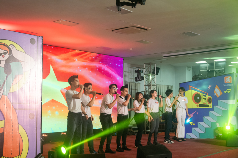 Top 8 trình diễn bài hát "Việt Nam ơi" mở màn chương trình Sing Now