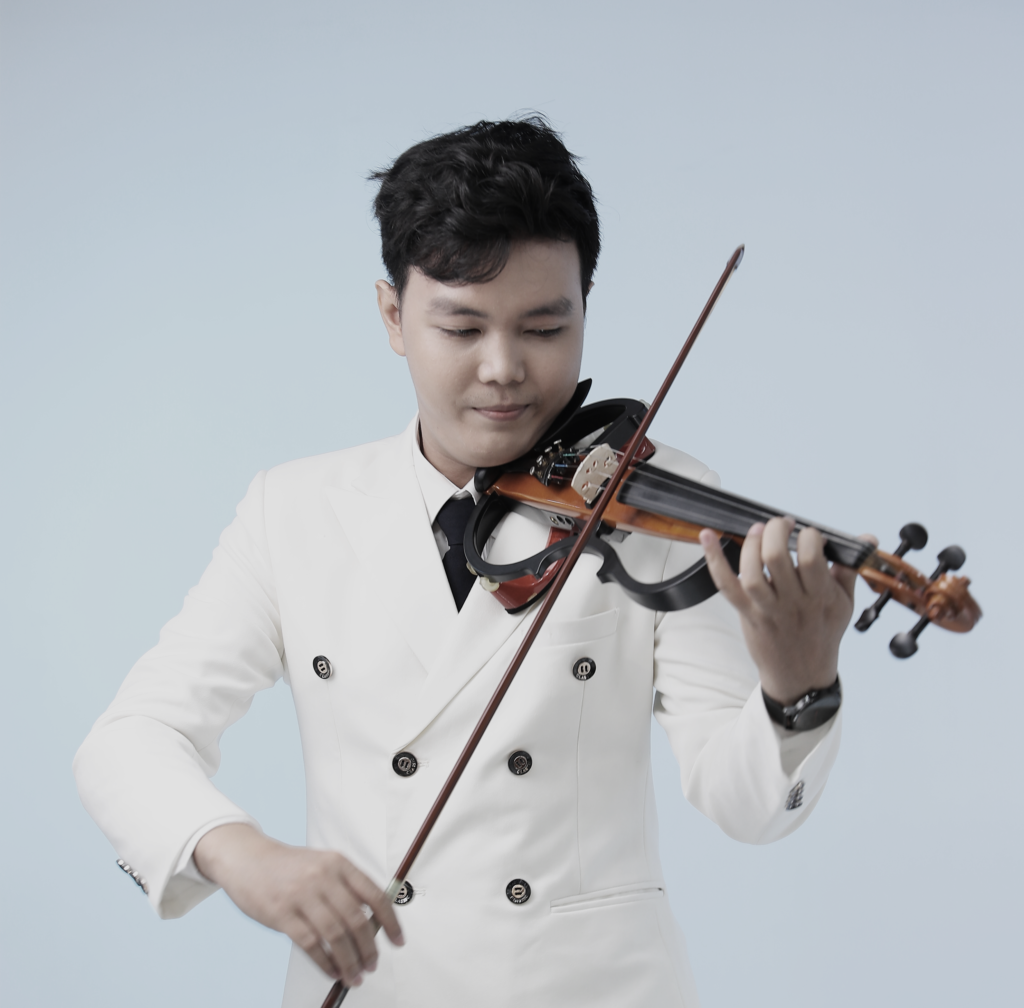 le-nam-dinh-nghe-si-violin-tu-hoc-va-hanh-trinh-dam-me