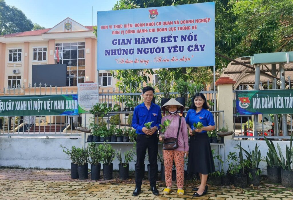 Nhiệt tâm ủng hộ “Gian hàng kết nối những người yêu cây”, anh Phúc khát khao truyền cảm hứng bảo tồn thiên nhiên cho người dân địa phương