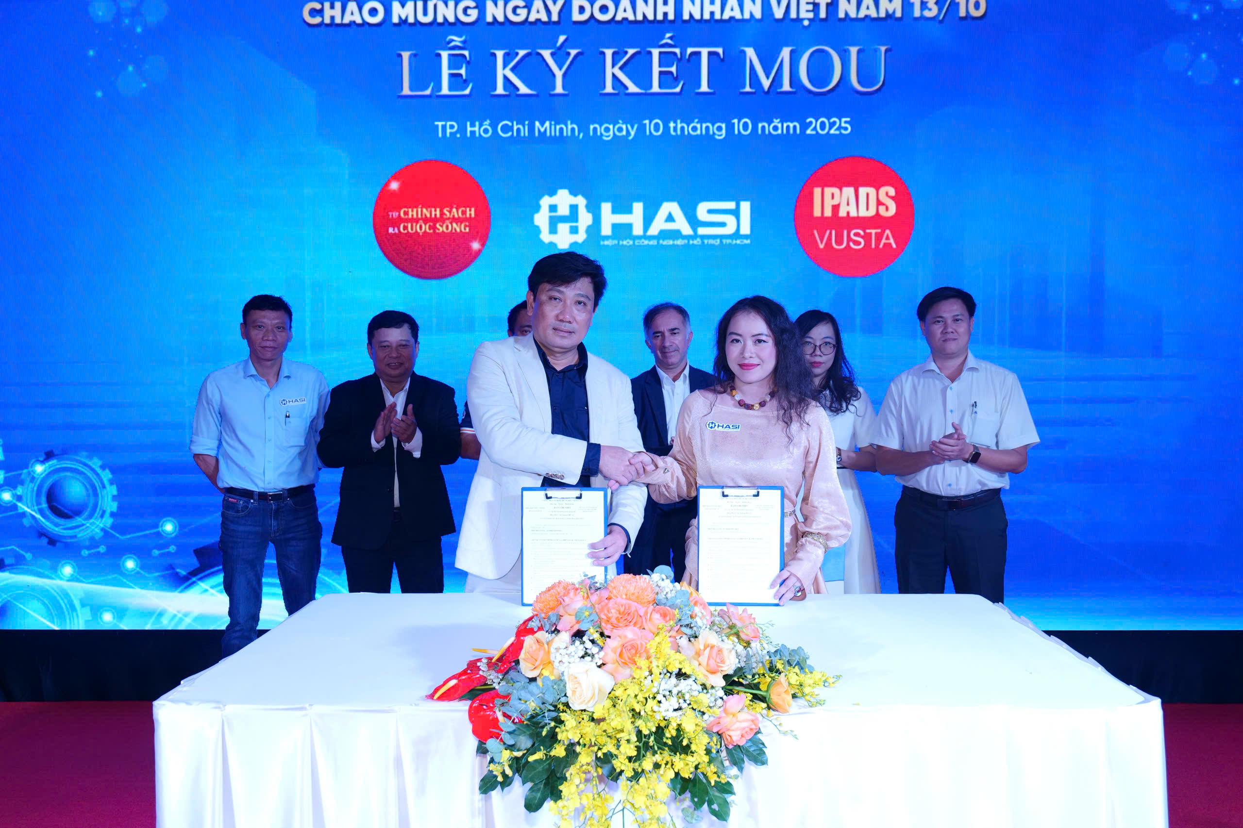 Lễ ký kết Biên bản ghi nhớ hợp tác giữa HASI và Viện Quản trị Chính sách và Chiến lược phát triển - đại diện là bà Lê Nguyễn Thiên Nga - Viện trưởng